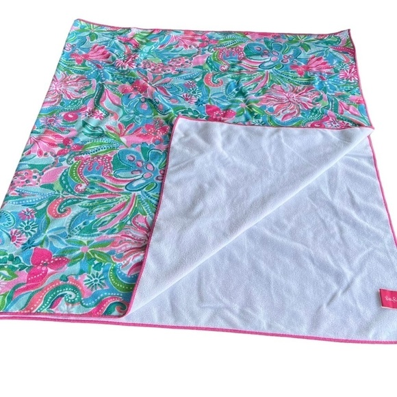 Lilly Pulitzer Golden Hour Oversized Microfiber Lounge Towel Bright Floral GUC - Picture 2 of 6